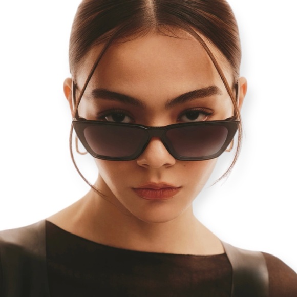 QUAY Bad Habit Sunglasses Black Frame Grey Lens Cat Eye Retro NWT - Picture 7 of 13